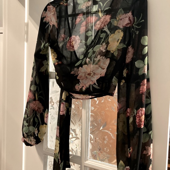 Forever 21 Contemporary Sheer Floral Deep V Wrap Blouse Size Small. - Picture 2 of 11